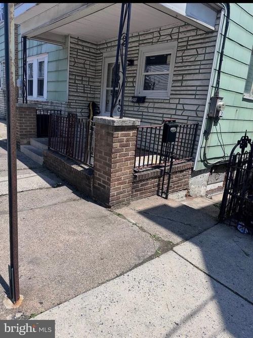 215 N Jardin St, Shenandoah, PA, 17976-1641 | Card Image