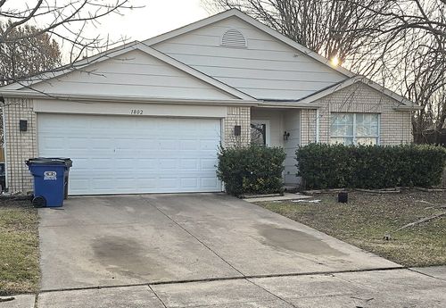 1802 Berkeley Dr, Glenn Heights, TX, 75154-8282 | Card Image