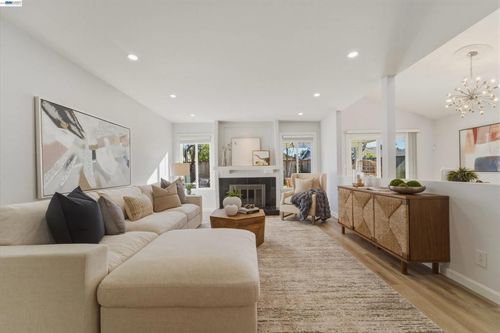 32471 Lake Ree St, Fremont, CA, 94555-1046 | Card Image