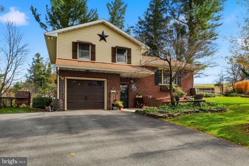 1934 Forge Heights Ln, Spring Grove, PA, 17362-8043 | Card Image