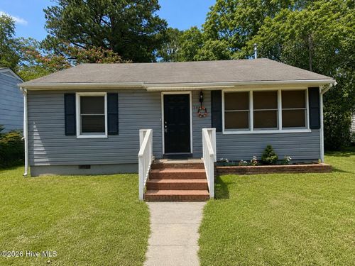 704 Dixon St, Kinston, NC, 28501-3018 | Card Image