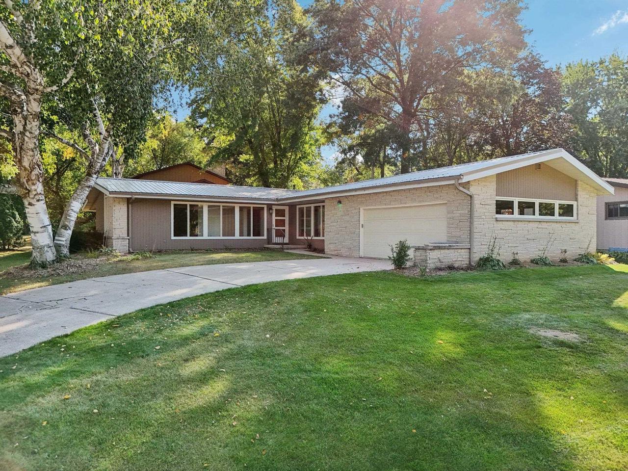 Meadow Ln, Deforest, WI 53532