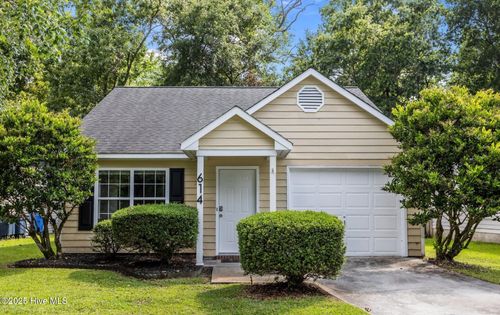614 S Hampton Dr, Jacksonville, NC, 28546-7811 | Card Image