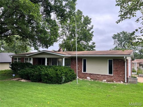 2010 Cordoba Dr, Florissant, MO, 63033-2807 | Card Image