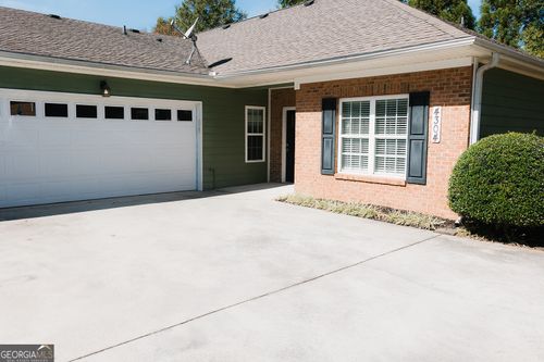 4304 Commonwealth Cir, Newnan, GA, 30263-7833 | Card Image