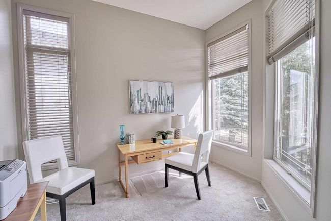 135 Everglade Way Sw, Home with 2 bedrooms, 2 bathrooms and 4 parking in Calgary AB | Image 5