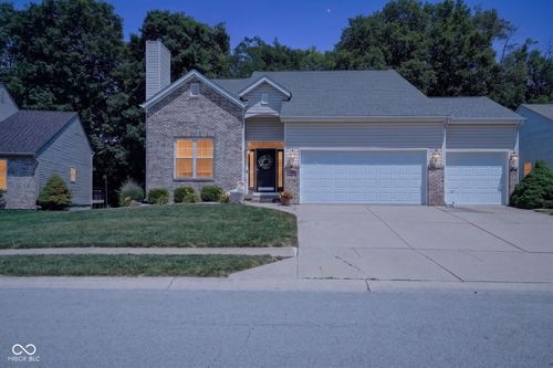 10504 Aspen Dr, Fishers, IN, 46037-8570 | Card Image