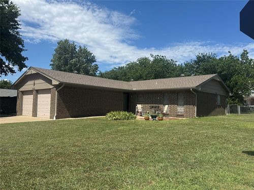 817 Glenwood Dr, Yukon, OK, 73099-4806 | Card Image