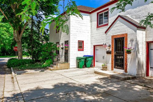 5602 Berry Ct, Greendale, WI, 53129-1807 | Card Image