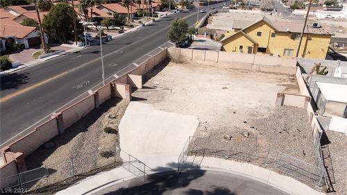 1608 Eaton Dr, Las Vegas, NV, 89102-6118 | Card Image