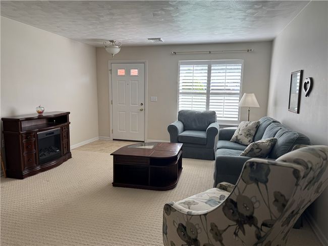 1523 Timothy Dr, Condo with 2 bedrooms, 1 bathrooms and 1 parking in Derry Twp PA | Image 9