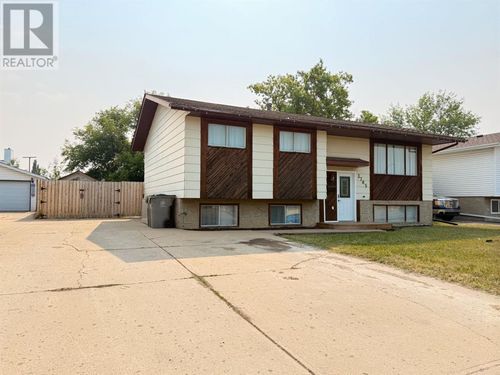 3705 57 Ave, Lloydminster, AB, T9V1Z5 | Card Image