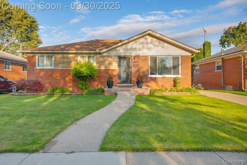 24880 Warrington Ave, Eastpointe, MI, 48021-1322 | Card Image