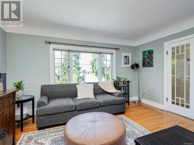 1093 Moss St, House other with 3 bedrooms, 2 bathrooms and 2 parking in Victoria BC | Image 3