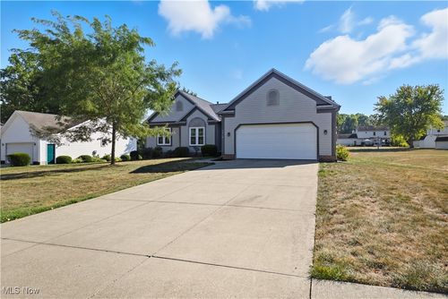 3210 Pine Hollow Dr, Ravenna, OH, 44266-8257 | Card Image