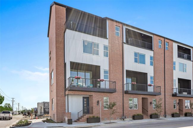 201 Carroll St, Townhouse with 3 bedrooms, 4 bathrooms and null parking in Fort Worth TX | Image 37