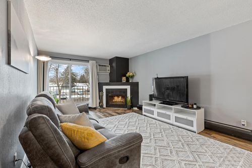 223-3850 Plymouth Blvd, Plymouth, MN, 55446-3294 | Card Image