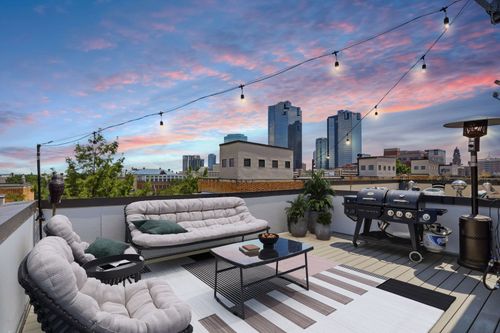 644 Bluff St, Fort Worth, TX, 76102-2309 | Card Image