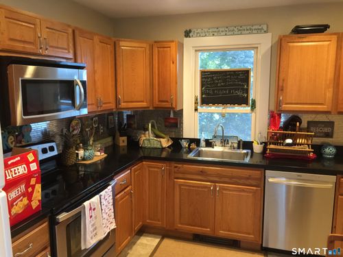 2-8 Lincoln Ave, Pawcatuck, CT, 06379-1879 | Card Image