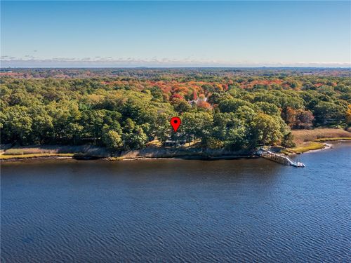 15 George W Finnerty Rd, Barrington, RI, 02806-2601 | Card Image