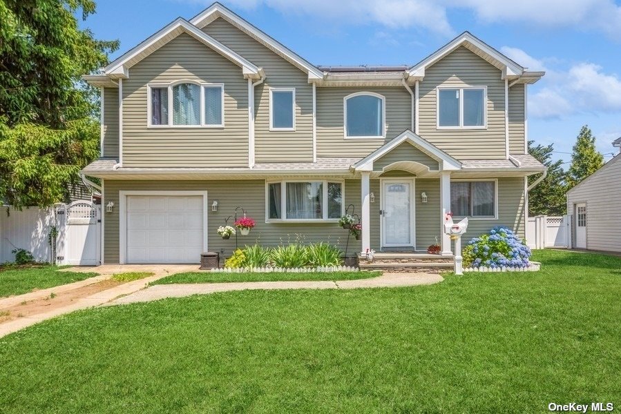 Cottage Blvd, Hicksville, NY 11801