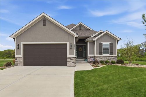 10745 N Bell St, Kansas City, MO, 64155 | Card Image