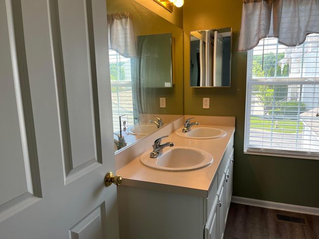 725 Lazelle Rd, Condo with 1 bedrooms, 2 bathrooms and null parking in Westerville OH | Image 26