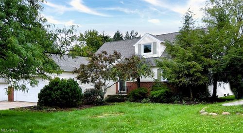 4949 Emmet Rd, Lyndhurst, OH, 44124-1116 | Card Image