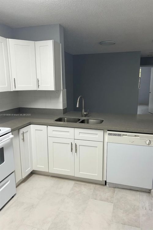 apt-203-11205 W Atlantic Blvd, Coral Springs, FL, 33071-6384 | Card Image