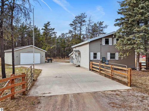 8252 Van Trl, Marion, MI, 49665-9592 | Card Image