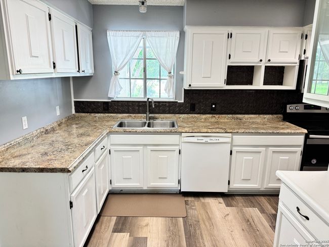 1665 Sparkman Dr, House other with 4 bedrooms, 2 bathrooms and null parking in Boerne TX | Image 9