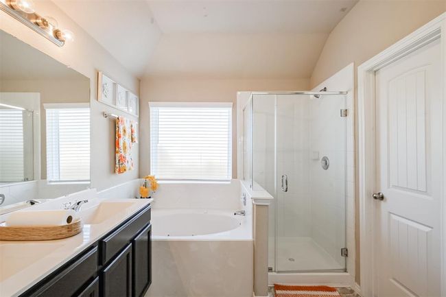 Primary Bathroom | Image 15