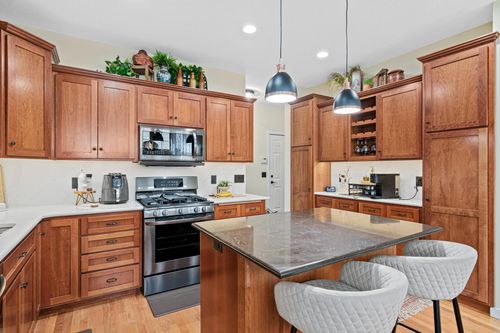 2710 Red Splendor Cir E, Maplewood, MN, 55119-5995 | Card Image