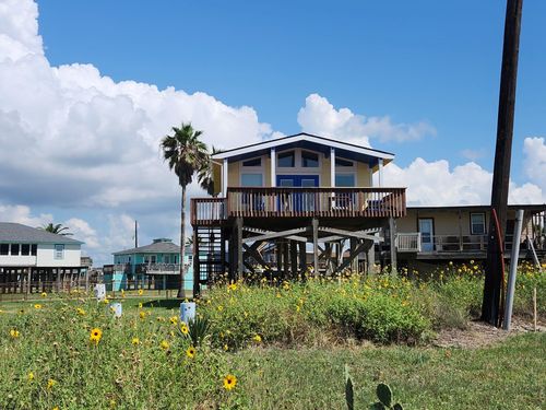 819 Seashell Dr, Surfside Beach, TX, 77541-9370 | Card Image