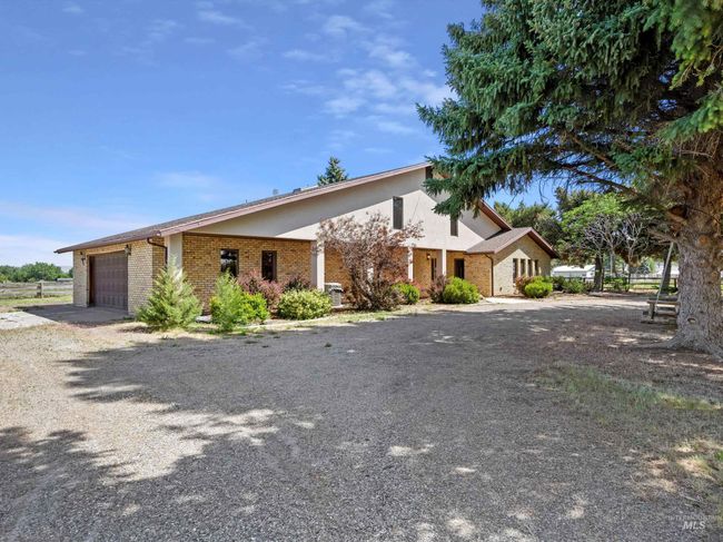 1872 E 1750 S, House other with 4 bedrooms, 3 bathrooms and 2 parking in Gooding ID | Image 8