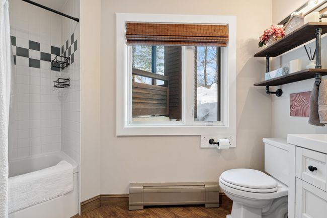 Full bath with soaking tub | Image 19
