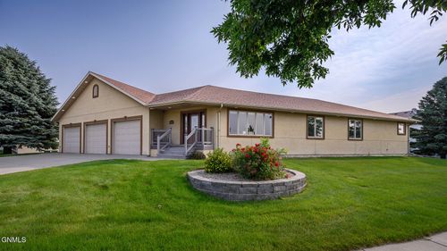 2781 Promontory Dr, Bismarck, ND, 58503-0816 | Card Image
