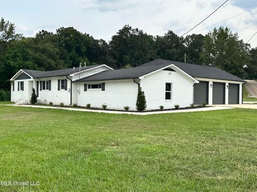 15 Sunset Acres Rd, Holly Springs, MS, 38635-9242 | Card Image