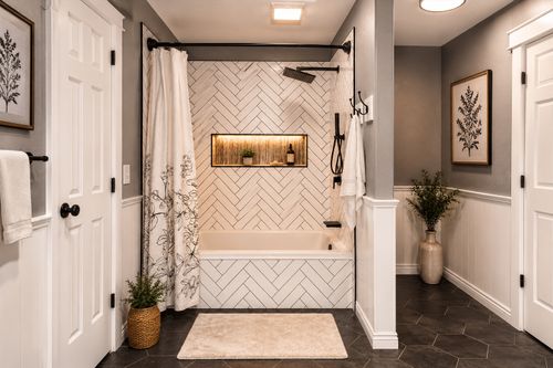 102 Buffalo Square Ct, Kalispell, MT, 59901-2785 | Card Image