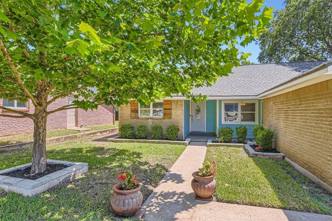 1121 Stoneoak Ln, House other with 3 bedrooms, 2 bathrooms and 4 parking in Austin TX | Image 8