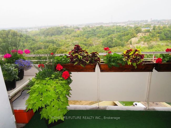 1201 - 60 Pavane Linkway, Condo with 3 bedrooms, 2 bathrooms and null parking in North York ON | Image 25