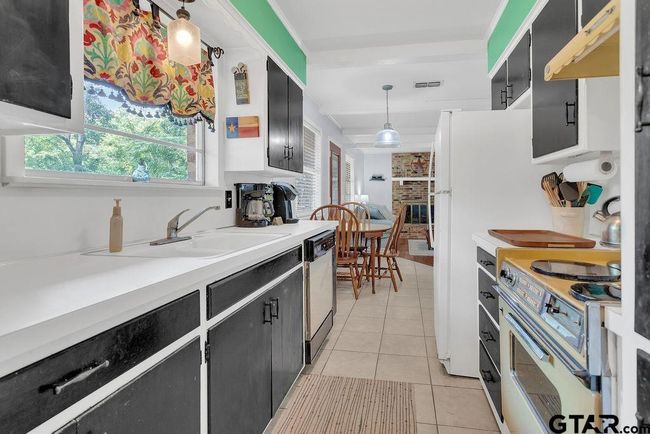 247 Hideaway Lane Central, House other with 2 bedrooms, 2 bathrooms and null parking in Hideaway TX | Image 12