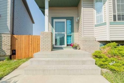 39 Saddlemont Manor Ne, Calgary, AB, T3J4Z5 | Card Image