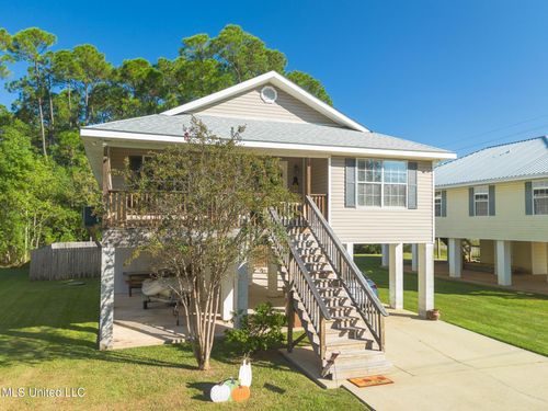 131 Northwood Dr, Pass Christian, MS, 39571-2530 | Card Image