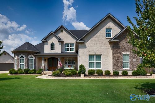 8006 Farm Meadow Dr Se, Owens Cross Roads, AL, 35763-7212 | Card Image