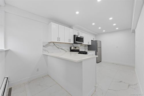 3121 Mickle Ave, Bronx, NY, 10469-3103 | Card Image