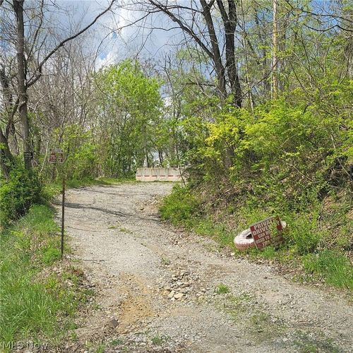 70471 Mount Pleasant Pike, Martins Ferry, OH, 43935-9785 | Card Image