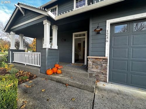 1236 51st St, Washougal, WA, 98671-5147 | Card Image