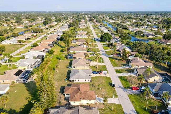 285 Mark Twain Ln, House other with 2 bedrooms, 2 bathrooms and null parking in ROTONDA WEST FL | Image 27