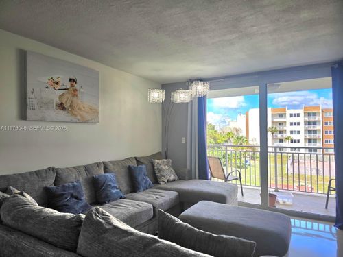 apt-327-6940 Nw 186th St, Hialeah, FL, 33015-3280 | Card Image